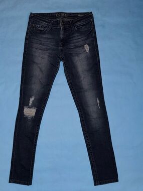 DL1961 Distressed Amanda Skinny Seville Dark Wash Size 27 Preppy Luxury Designer